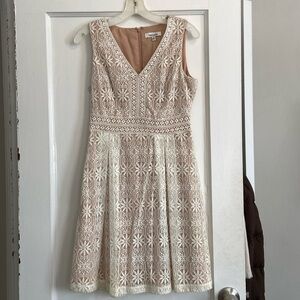 Kensie. White Lace/Floral Dress. Size 4